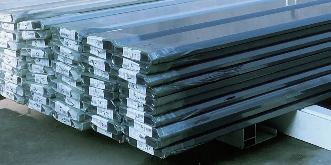 Aluminijasti profili pergole, pripravljeni v proizvodnji